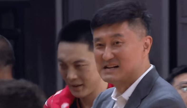 开云官网-广东狂输40分创5悲催纪录：外线崩盘杜锋无奈苦笑 3主力仍养伤