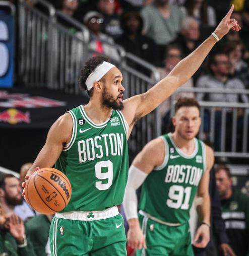 开云娱乐-赛季最热血一战!残阵绿军一度将雄鹿逼到悬崖边