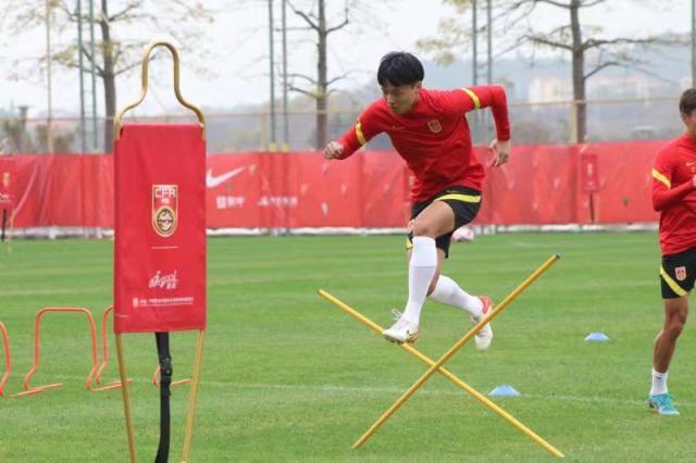 【人物】申花U23新铁腰“健”步如飞：我的路刚开始···